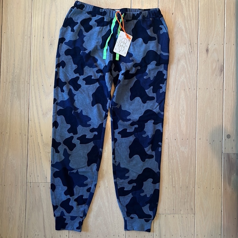Size 12 EGG New York Chase Sweat Pant in Navy/blue Camouflage.